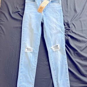 Levi’s skinny jeans brand new with tags attached